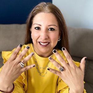 Meet your Posher, Mayela